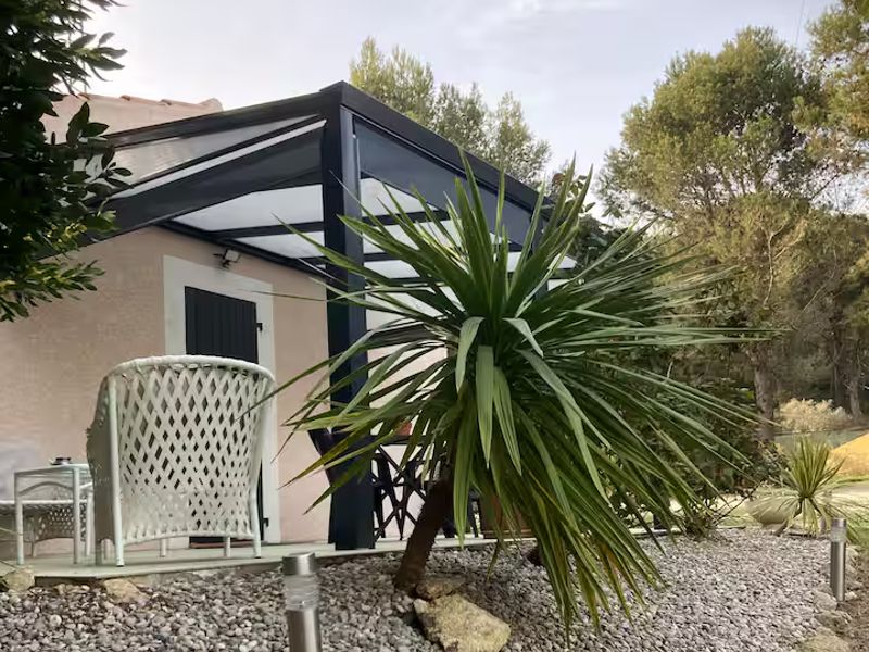 Studio cocooning avec terrasse privée, séjour à Salon-de-Provence